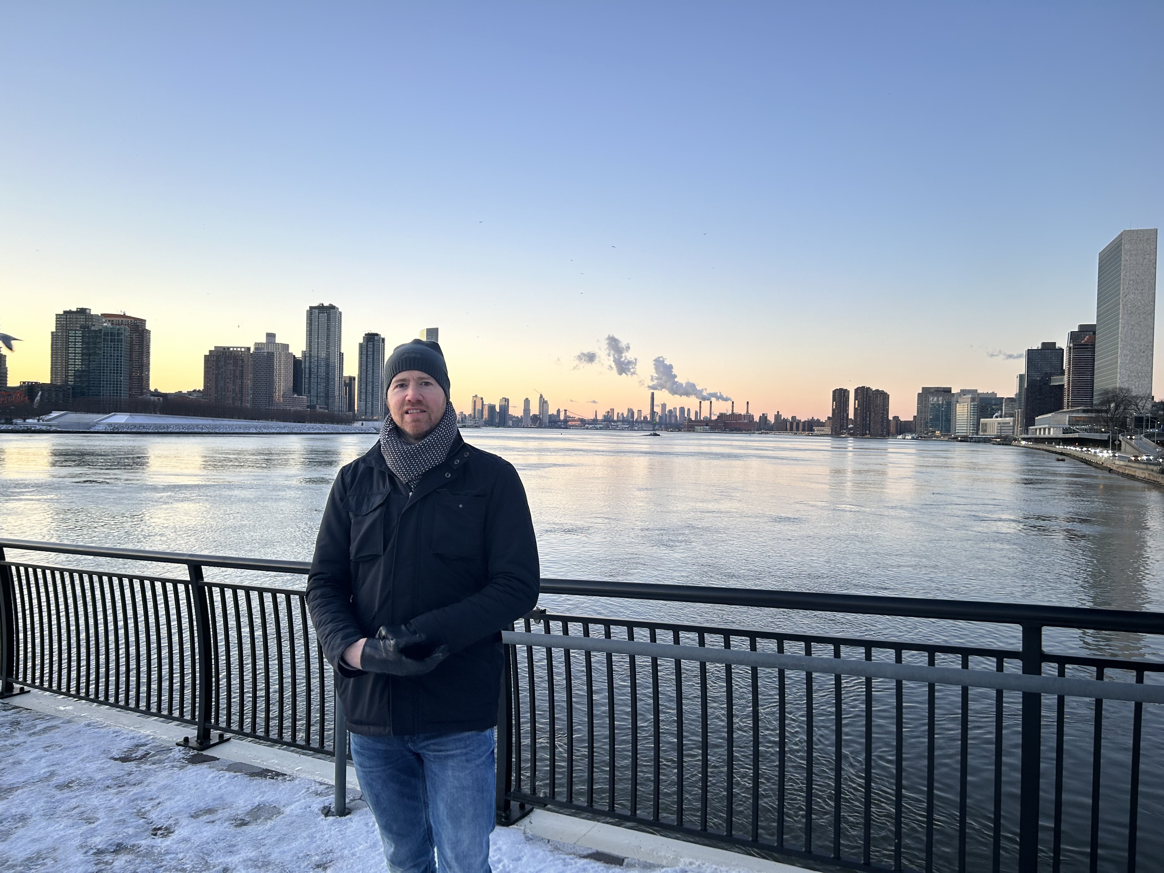 Playing Not to Lose: Why Some Senior Leaders Drift from Bold Decisions